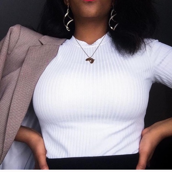 Gold Africa Necklace - Picture 4 of 7